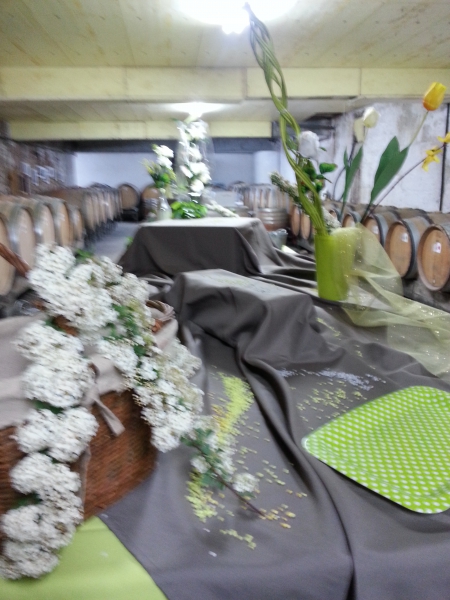 Mariage dans une cave viticole située dans le Rhône
